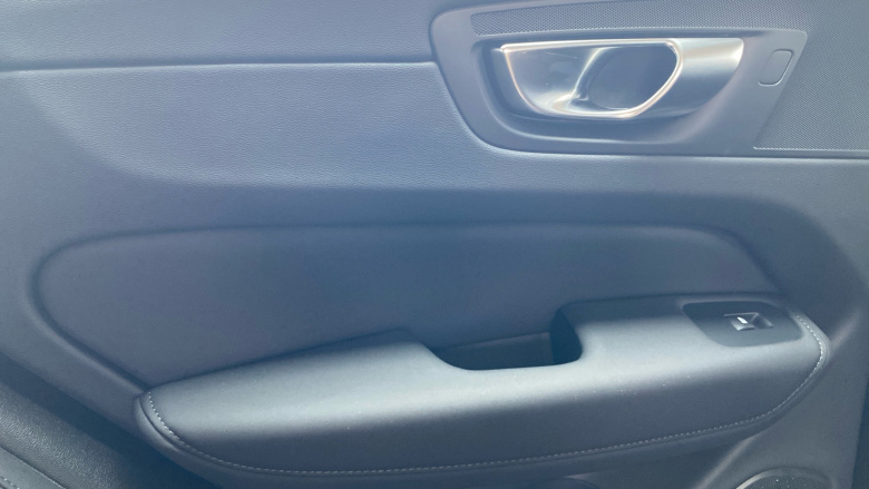 Volvo XC60 2.0 B5P Plus Dark 5dr AWD Geartronic Petrol Estate